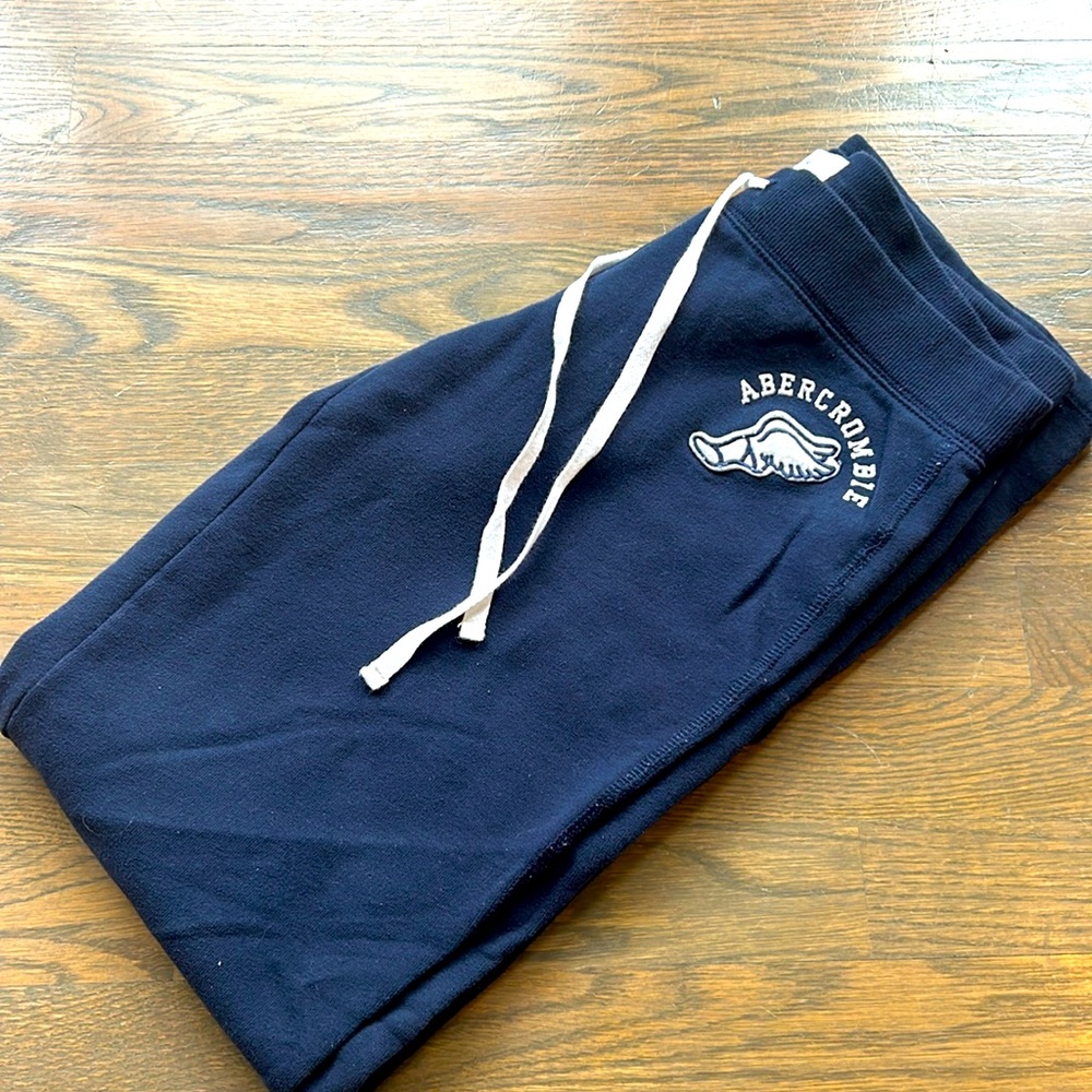 Lowrise navy sweat pants. In great condition only worn a few times!
